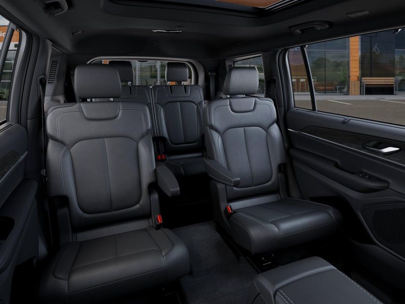 New 2025 Jeep Grand Cherokee L Limited 4x4Image 48