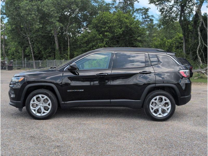 Used 2024 Jeep Compass LatitudeImage 2