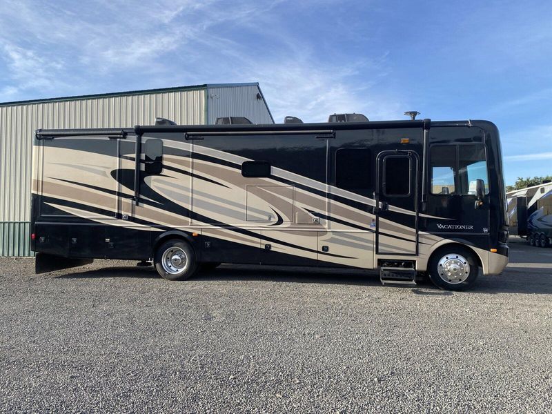 Used 2016 HOLIDAY RAMBLER VACATIONER 34ST MOTOR HOME Image 2