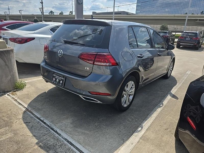 2018 Volkswagen Golf TSI SE photo 3