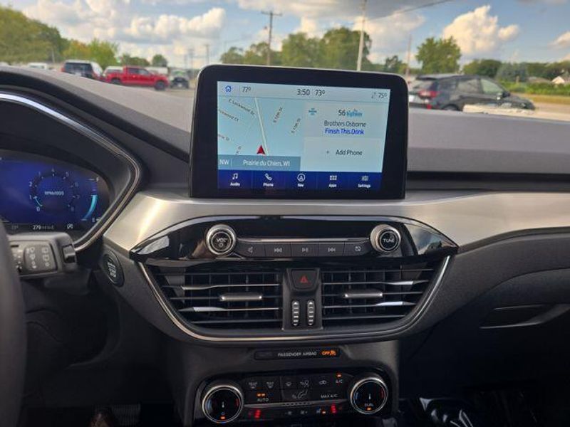 2022 Ford Escape Titanium photo 23