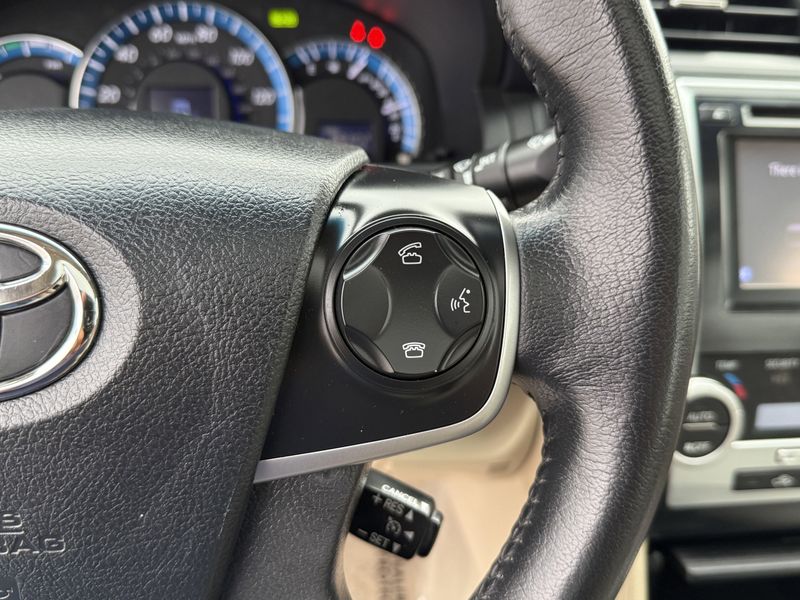 2013 Toyota Camry Hybrid XLEImage 26