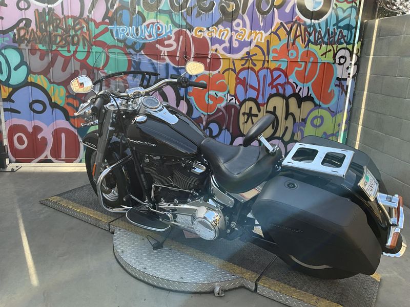 Used 2019 HARLEY SOFTAIL DELUXE 107 Image 3