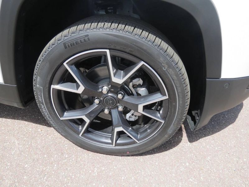 New 2026 Jeep Cherokee Overland 4x4Image 13
