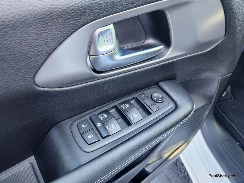 New 2026 Chrysler Voyager LX