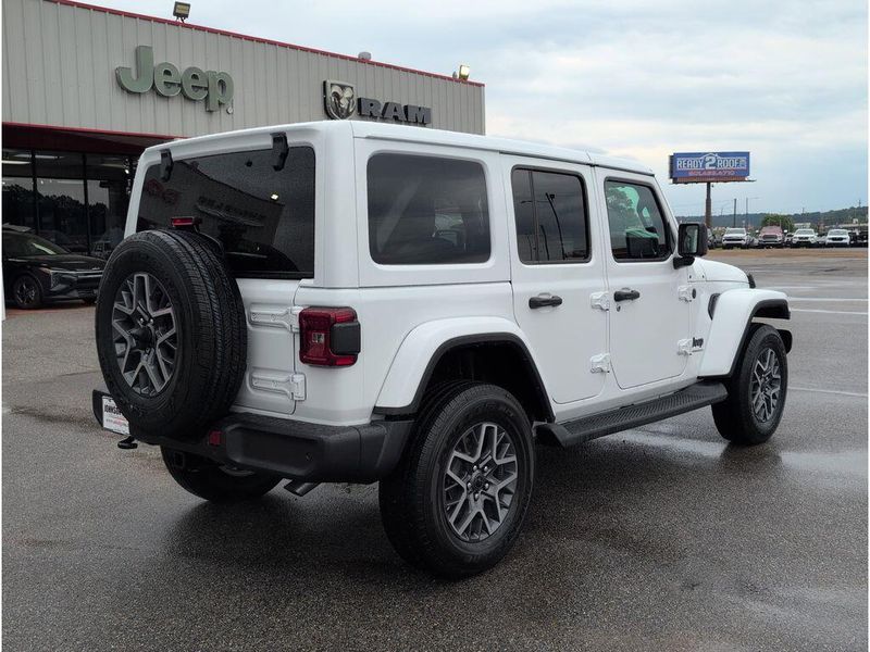 New 2025 Jeep Wrangler 4-door SaharaImage 5