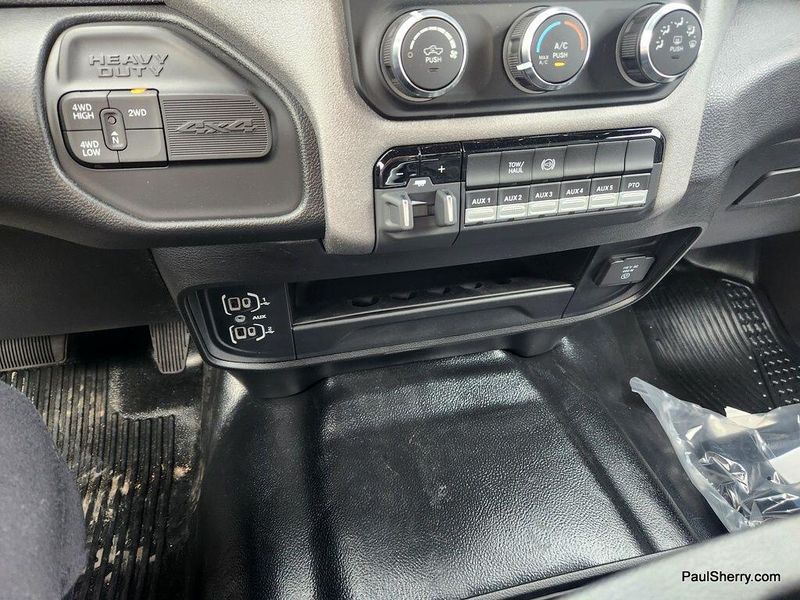 2024 RAM 5500 Tradesman Chassis Crew Cab 4x4 84