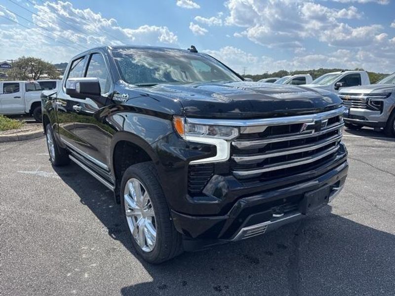 2023 Chevrolet Silverado 1500 High Country photo 3