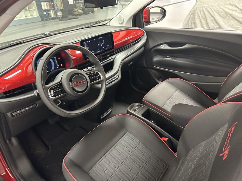 New 2024 Fiat 500e Inspi(red)Image 10