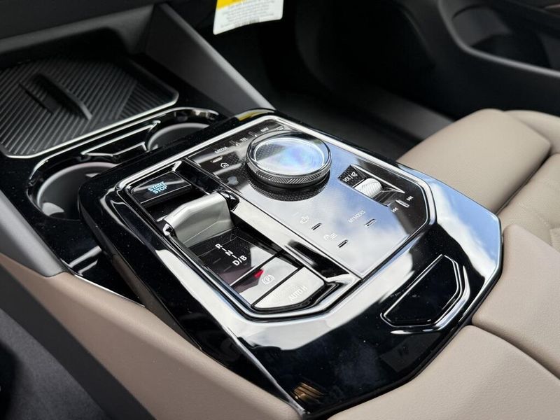 2025 BMW i5 eDrive40Image 25