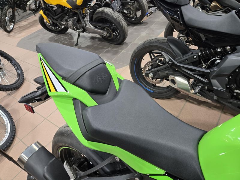 USED 2025 KAWASAKI NINJA ZX6R ABS KRT EDITION Image 11