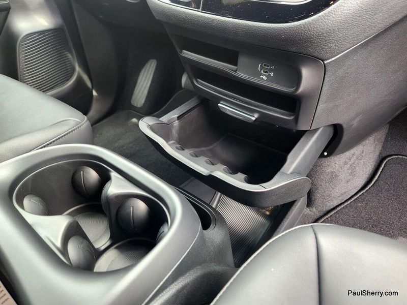 New 2026 Chrysler Pacifica Select