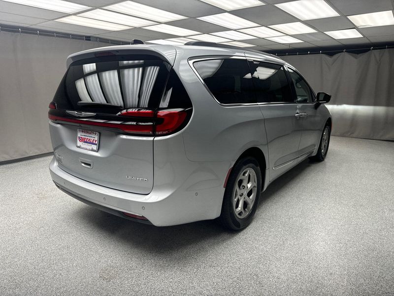 2023 Chrysler Pacifica LimitedImage 4