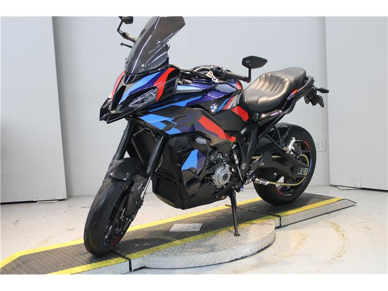 Used 2025 BMW M1000XR Image 3