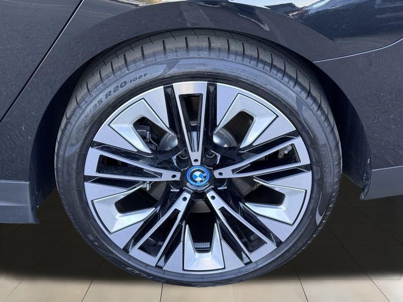 2025 BMW i5 xDrive40Image 17