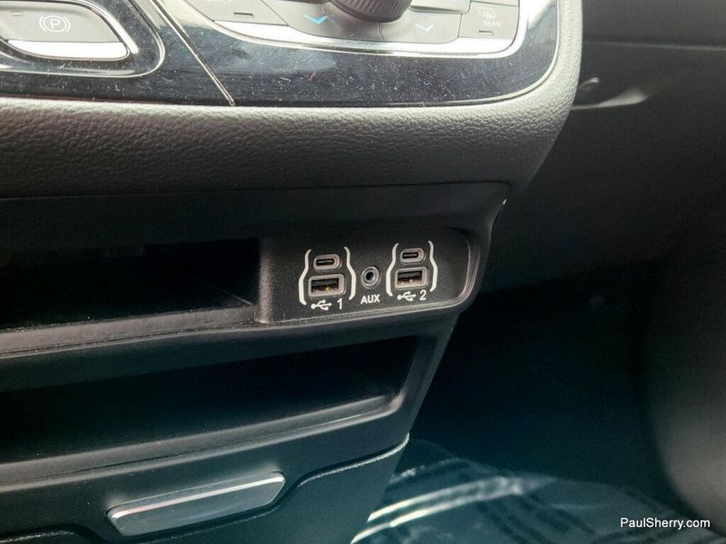 Used 2024 Chrysler Pacifica Touring