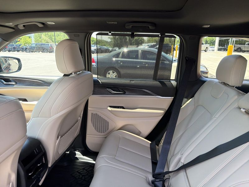 Used 2025 Jeep Grand Cherokee LimitedImage 32