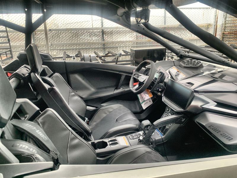 New 2026 Can-Am MAVERICK R MAX X RC WITH SMART-SHOX 999T DCT Image 14