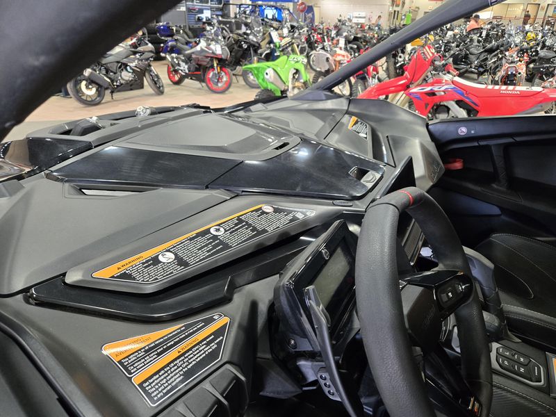 NEW 2026 CAN-AM MAVERICK R X RS 999T DCT Image 22