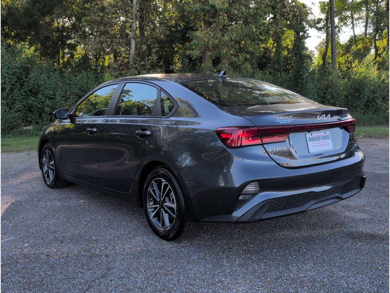 Used 2023 Kia Forte LXSImage 3
