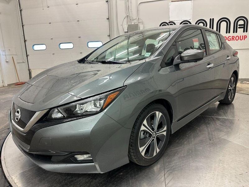 2020 Nissan Leaf SVImage 11