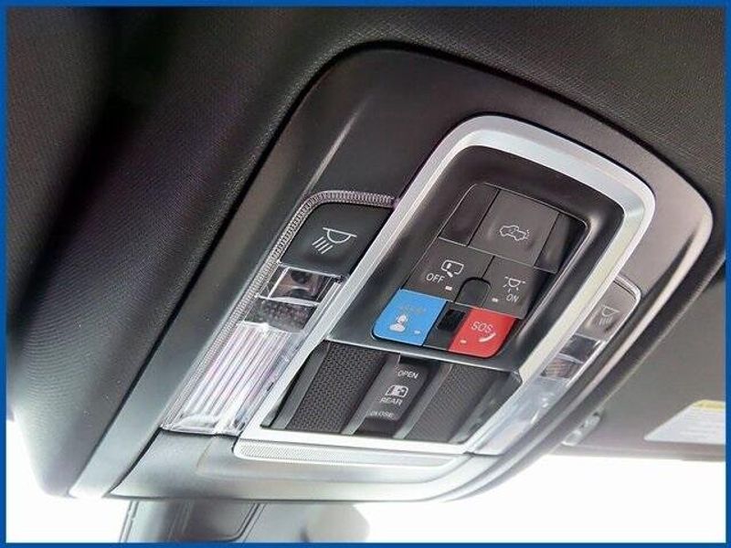 New 2025 RAM 1500 LaramieImage 18