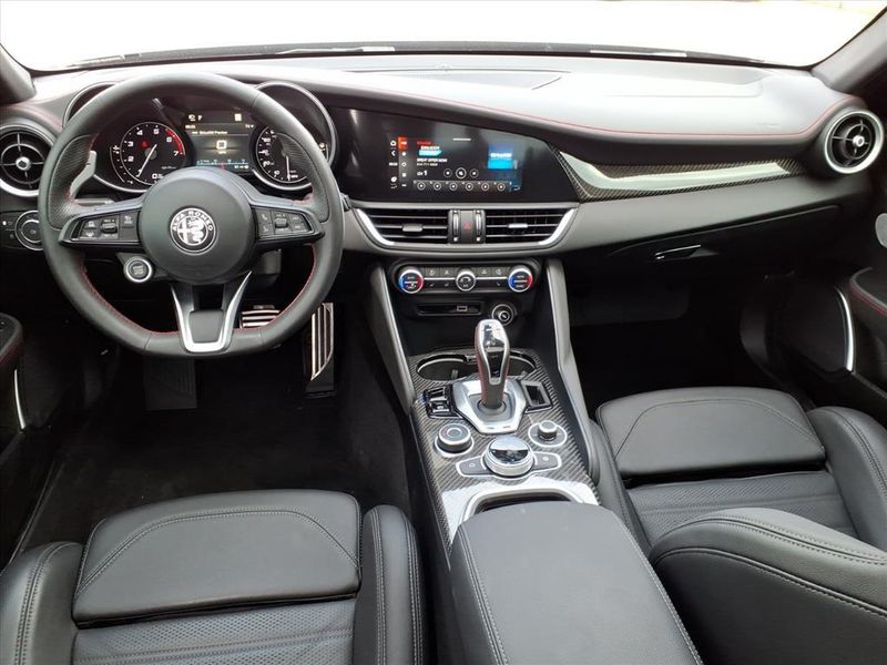 Used 2023 Alfa Romeo Giulia EstremaImage 11