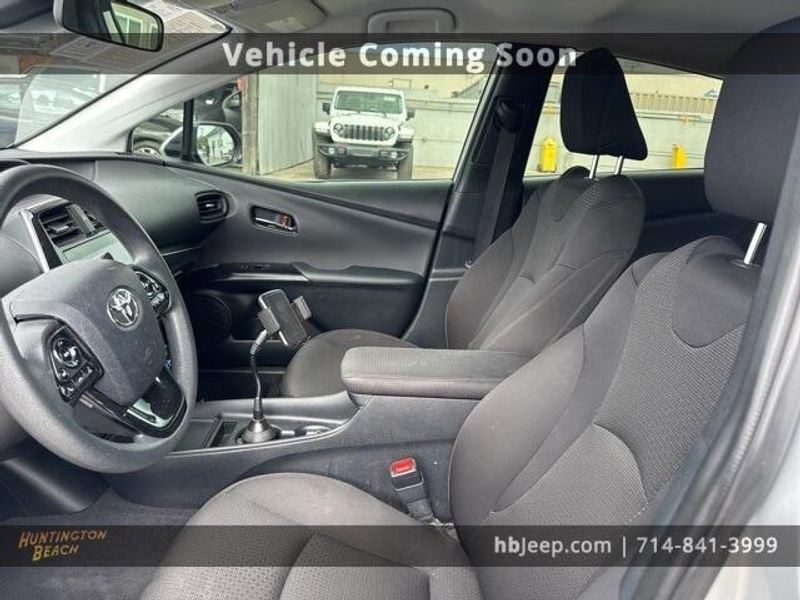 2022 Toyota Prius LEImage 9