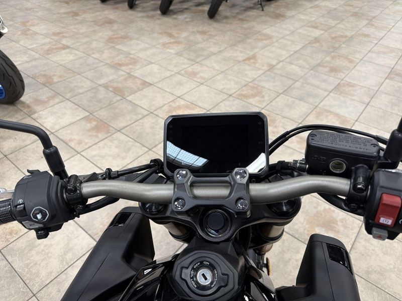 New 2026 Honda CB650R E-CLUTCH Image 23