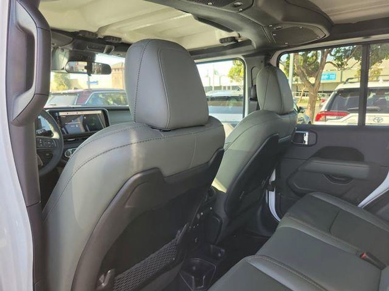 New 2026 Jeep Gladiator Mojave 4x4