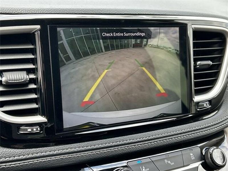 New 2024 Chrysler Pacifica Plug-in Hybrid SelectImage 21