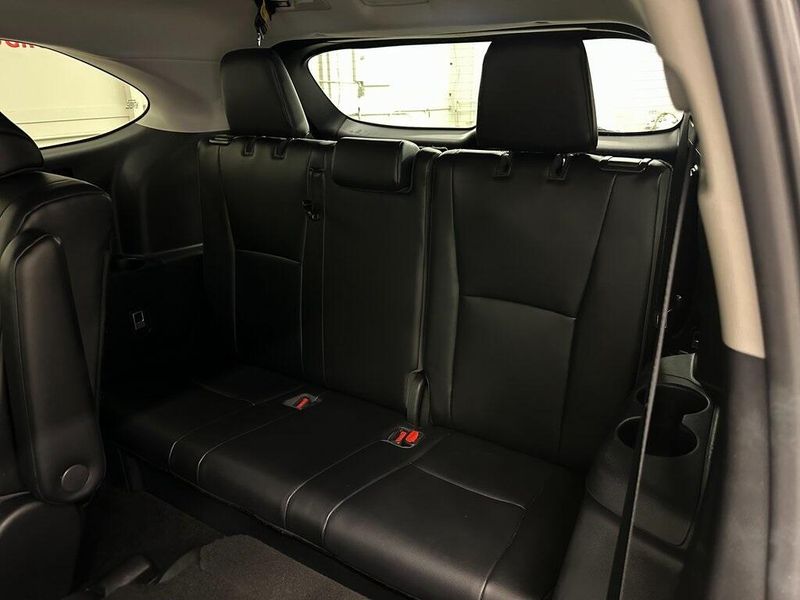2021 Toyota Highlander XLE photo 25
