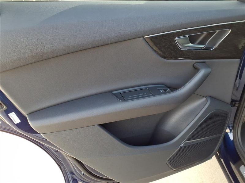 Used 2022 Audi Q7 55 Premium PlusImage 12