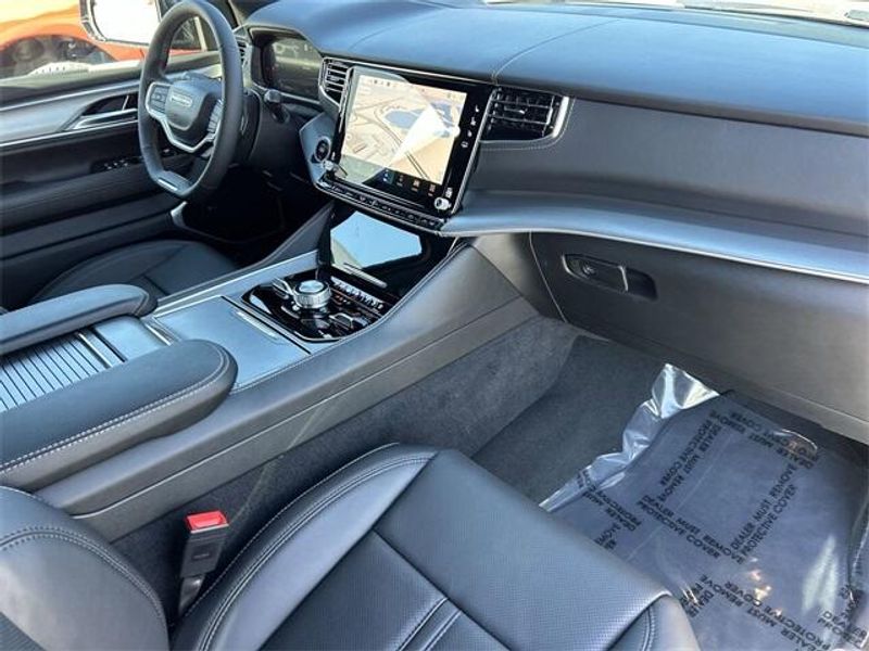 2026 Jeep Grand Grand Wagoneer Wagoneer Limited Reserve 4x4Image 13