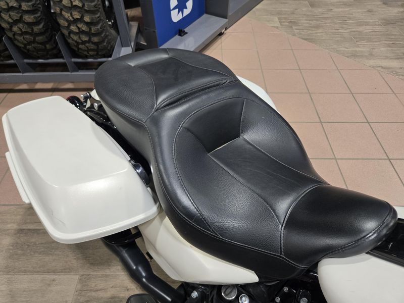 USED 2018 HARLEY STREET GLIDE SPECIAL Image 11