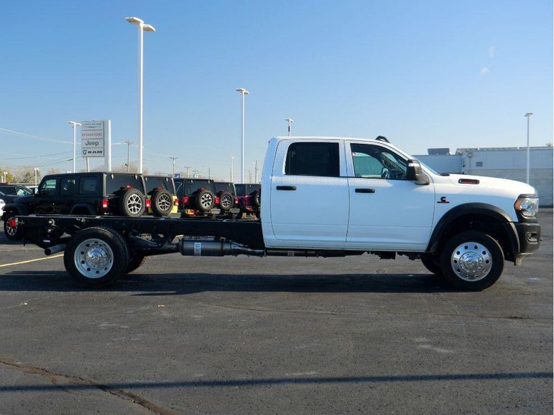 2024 RAM 5500 Tradesman Chassis Crew Cab 4x4 84