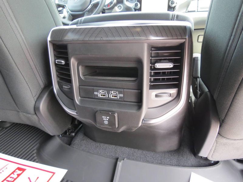 2025 RAM 1500 Big Horn Crew Cab 4x4 5