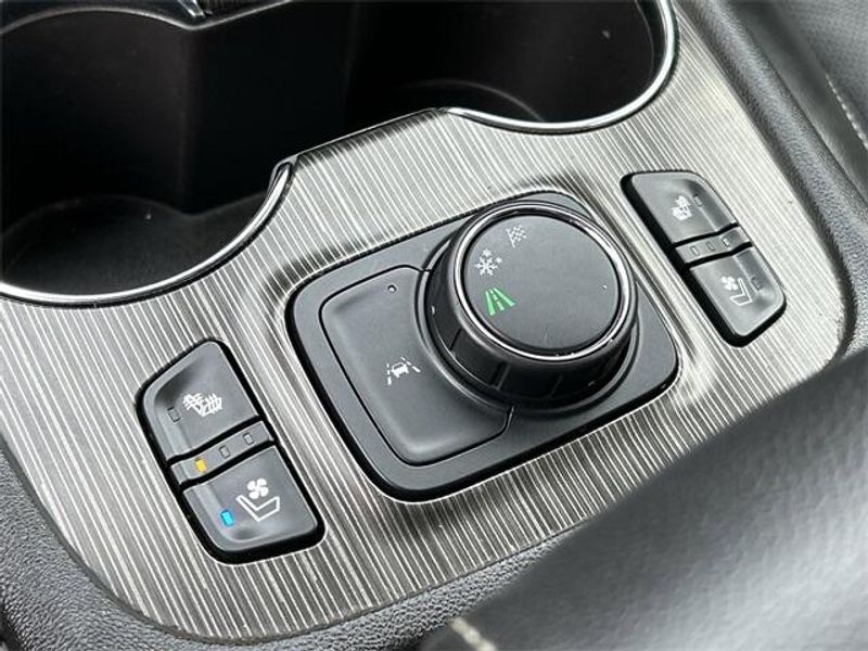 Used 2022 GMC Acadia SLTImage 30