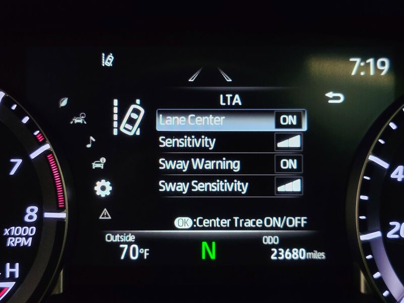 Used 2022 Toyota Highlander XLE AWD w/SunroofImage 7