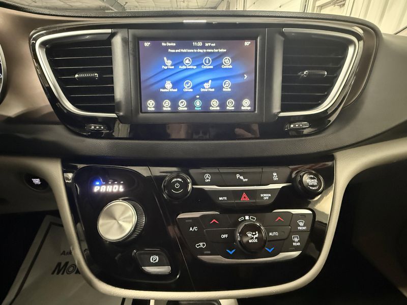 Used 2019 Chrysler Pacifica Touring LImage 33