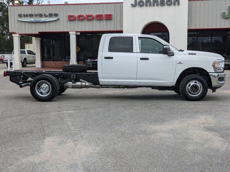 2024 RAM 3500 Tradesman Crew Cab Chassis 4x4 60