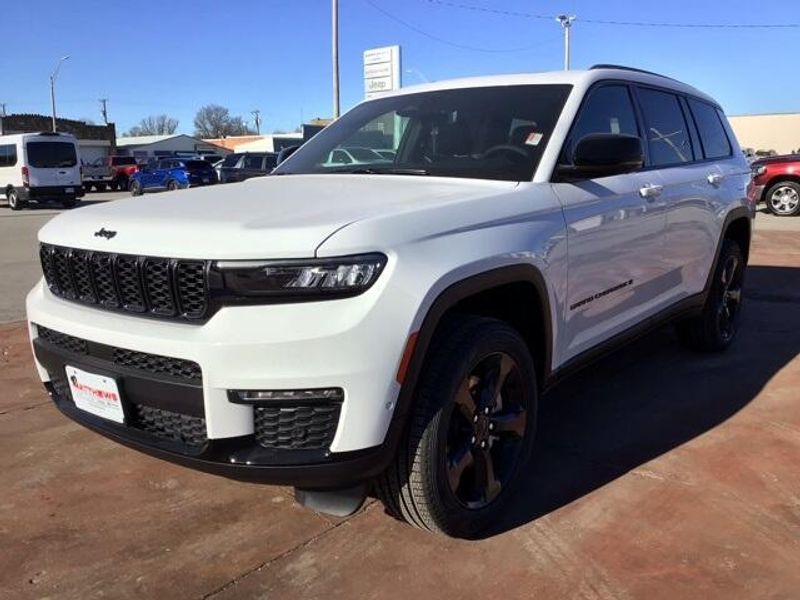 2025 Jeep Grand Cherokee L Limited 4x2Image 1