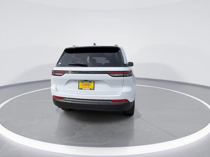 New 2026 Jeep Grand Cherokee Limited 4x2Image 7