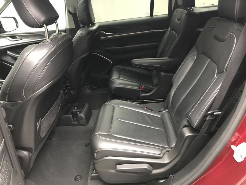 Used 2022 Jeep Grand Cherokee L LimitedImage 9