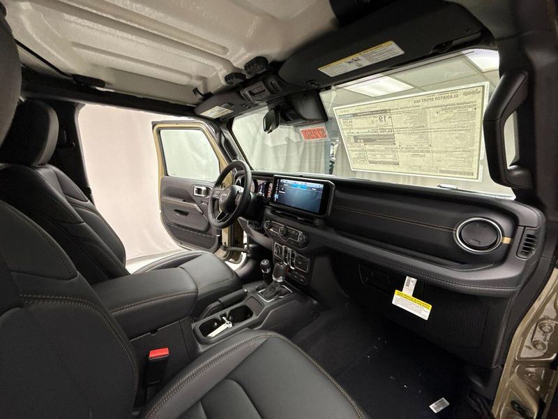 New 2025 Jeep Gladiator High Tide 4x4Image 18