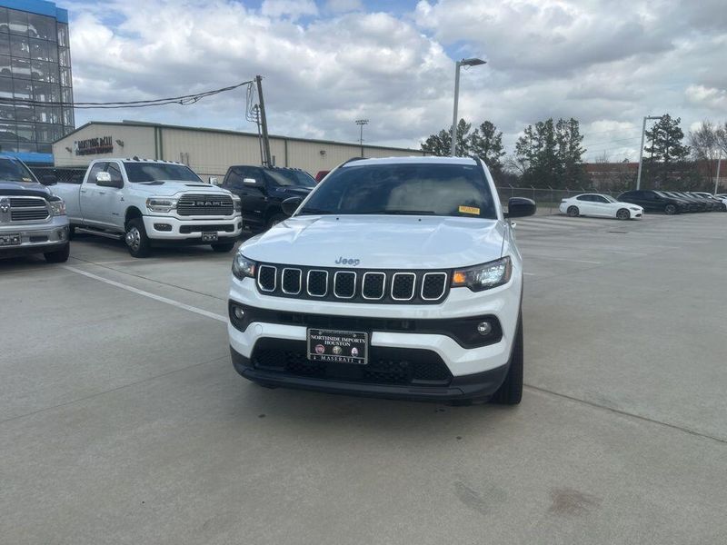 Used 2023 Jeep Compass LatitudeImage 2
