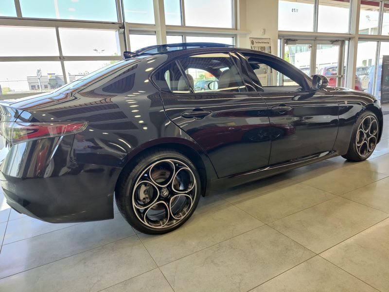 2024 Alfa Romeo Giulia Ti AWD w/Sunroof/NavImage 7