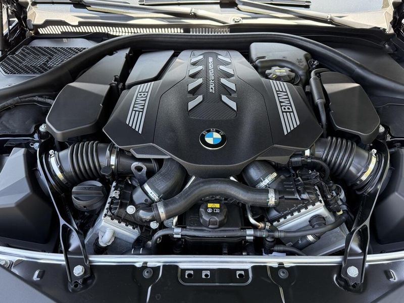 2022 BMW 8 Series M850i xDriveImage 32
