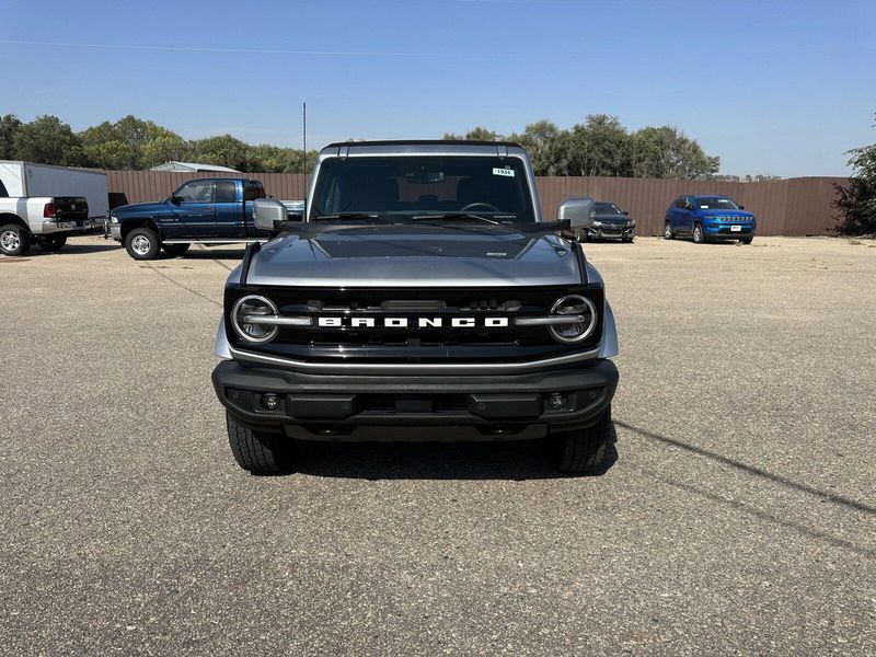 2022 Ford Bronco Outer BanksImage 3