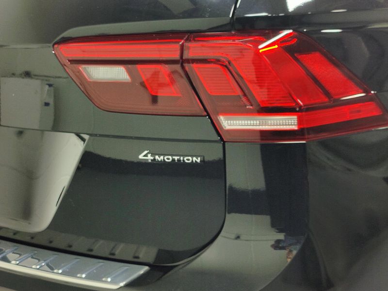 Used 2024 Volkswagen Tiguan Wolfsburg Edt AWD w/SunroofImage 5